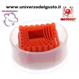 SET 5 TAGLIAPASTA MODECOR QUADRATI CON BORDI LISCIO E ONDULATO IN PLASTICA CON CUSTODIA